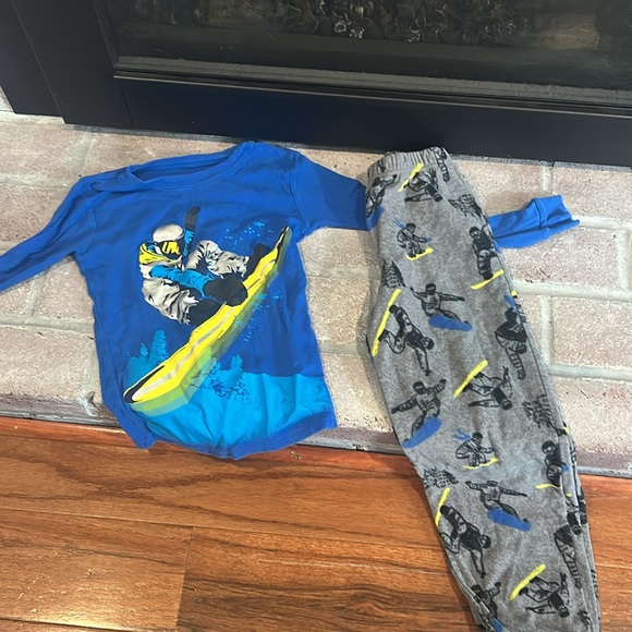Boys size 8 pj bundle - Picture 2 of 6